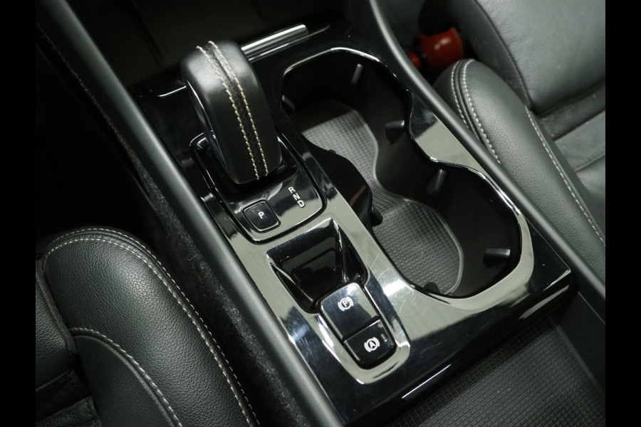 Volvo XC40 1.5 T5 Recharge R-Design Full Black | Panoramadak | Pilot Assist | Harman/Kardon | 360 | Keyless | Carplay