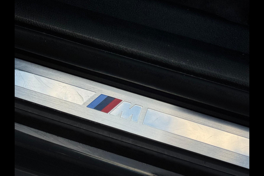 BMW 3 Serie Touring 330e M sport individual, dravitgrau, panodak,laser led, elec bedienbare trekhaak, vol opties, nl auto met nap