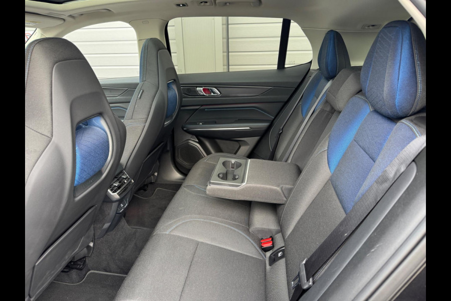 Lynk & Co 01 1.5 Bomvol Black Edition 261PK 360°Camera