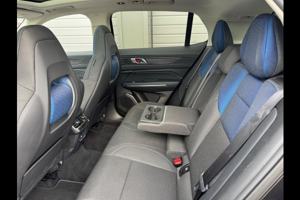 Lynk & Co 01 1.5 Bomvol Black Edition 261PK 360°Camera