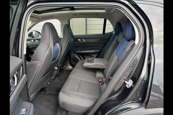 Lynk & Co 01 1.5 Bomvol Black Edition 261PK 360°Camera