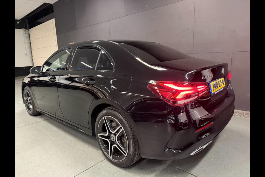 Mercedes-Benz A-Klasse 250 e AMG PREMIUM SFEERVERL/V-COCKPIT/NAVI/DAB/LED/CARPLAY/CRUISE///