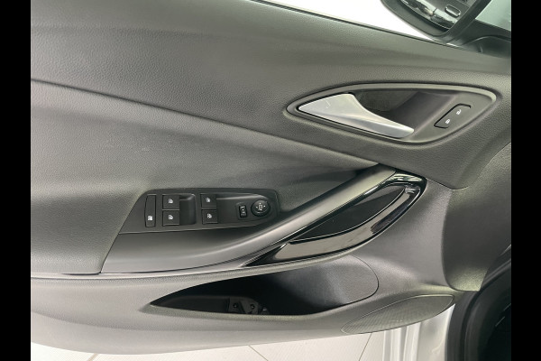 Opel Astra Sports Tourer 1.2 Business Elegance Airco - Cruise control - Parkeersensoren voor en achter - Achteruitrijcamera - Navigatie - Bluetooth - Keyless start and entry - Start/stop systeem - Stuur leder - Stuur multifunctioneel