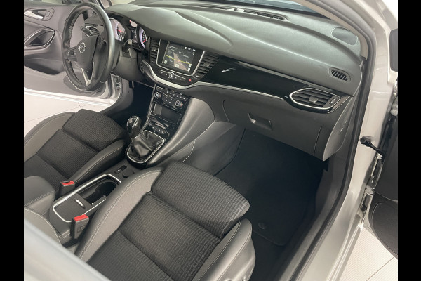 Opel Astra Sports Tourer 1.2 Business Elegance Airco - Cruise control - Parkeersensoren voor en achter - Achteruitrijcamera - Navigatie - Bluetooth - Keyless start and entry - Start/stop systeem - Stuur leder - Stuur multifunctioneel