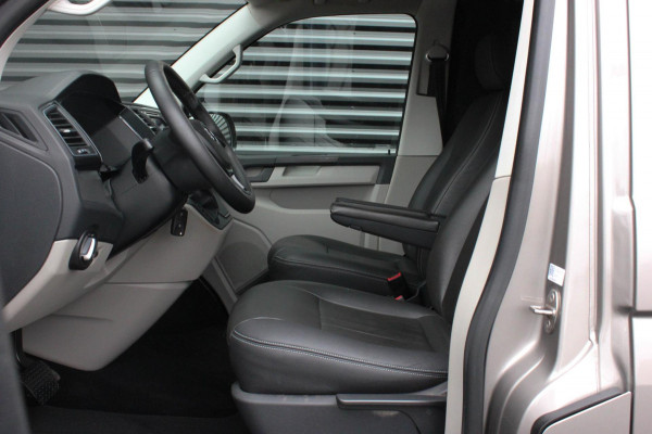 Volkswagen Transporter 2.0 TDI L2H1 150PK / APPLE CARPLAY / VERLAAGD / LEDEREN BEKLEDING / FULL BLACK / TREKAAK / SPOILER / CRUISE