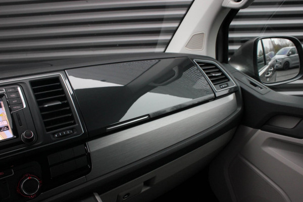 Volkswagen Transporter 2.0 TDI L2H1 150PK / APPLE CARPLAY / VERLAAGD / LEDEREN BEKLEDING / FULL BLACK / TREKAAK / SPOILER / CRUISE