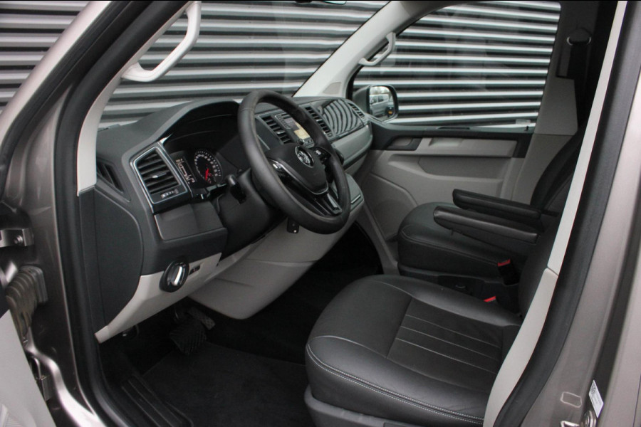 Volkswagen Transporter 2.0 TDI L2H1 150PK / APPLE CARPLAY / VERLAAGD / LEDEREN BEKLEDING / FULL BLACK / TREKAAK / SPOILER / CRUISE