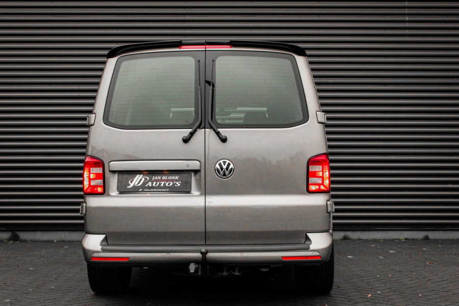 Volkswagen Transporter 2.0 TDI L2H1 150PK / APPLE CARPLAY / VERLAAGD / LEDEREN BEKLEDING / FULL BLACK / TREKAAK / SPOILER / CRUISE