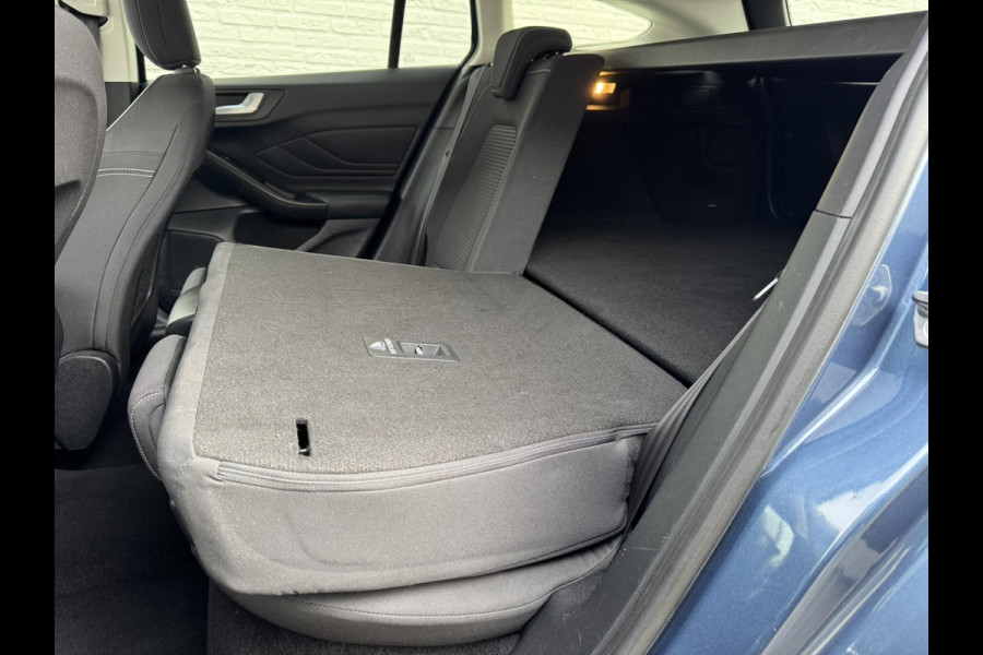 Ford FOCUS Wagon 1.0 EcoBoost Adaptive cruise Full LED Climate control Keyless Navi Winterpack Apple / Android B&O