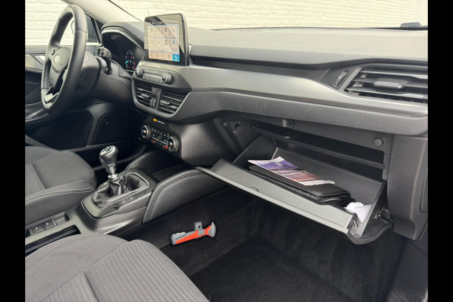 Ford FOCUS Wagon 1.0 EcoBoost Adaptive cruise Full LED Climate control Keyless Navi Winterpack Apple / Android B&O