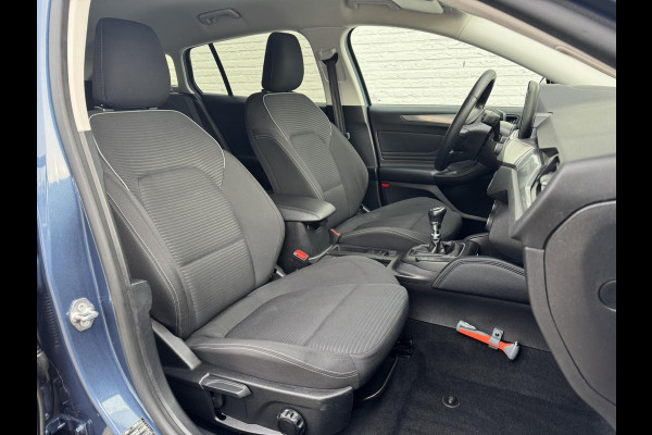 Ford FOCUS Wagon 1.0 EcoBoost Adaptive cruise Full LED Climate control Keyless Navi Winterpack Apple / Android B&O