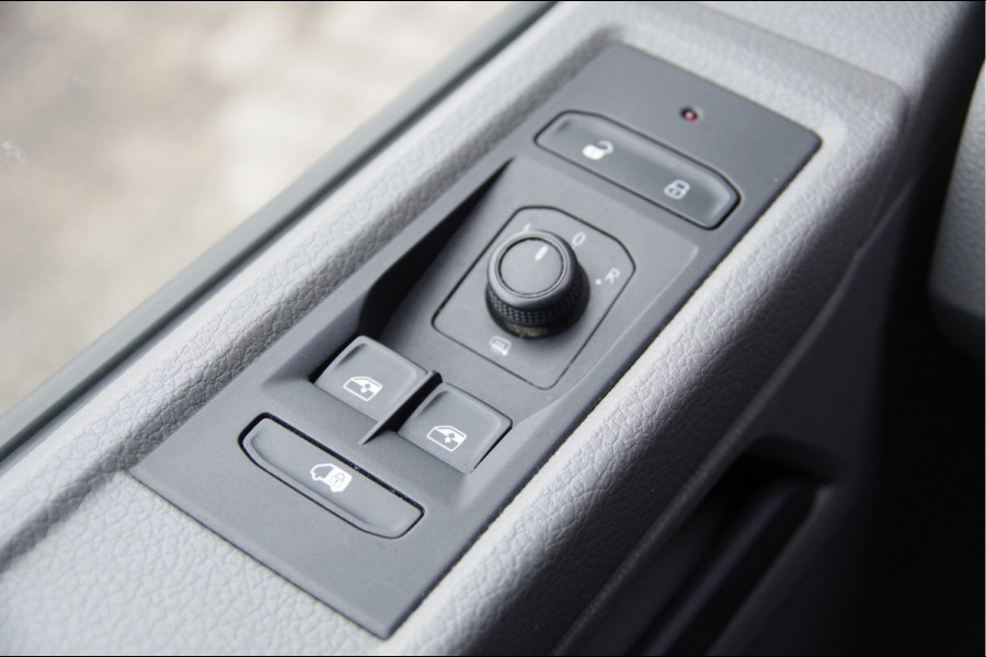 Volkswagen Transporter 2.0 TDI L2 3-ZITS, AUT. LED, CAMERA, CRUISE, CARPLAY, BUMPERS IN KLEUR