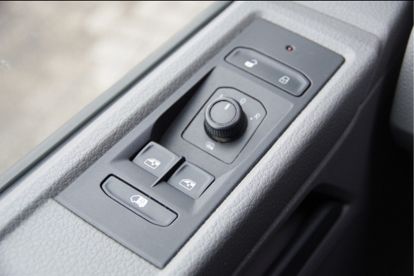 Volkswagen Transporter 2.0 TDI L2 3-ZITS, AUT. LED, CAMERA, CRUISE, CARPLAY, BUMPERS IN KLEUR