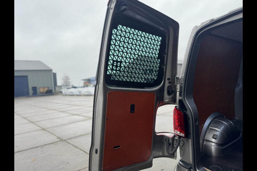 Volkswagen Transporter 2.0 TDI L2H1 30 DC DUBBEL CABINE / VIRTUAL COCKPIT / AUTOMAAT / CARPLAY / BULLI