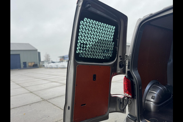 Volkswagen Transporter 2.0 TDI L2H1 30 DC DUBBEL CABINE / VIRTUAL COCKPIT / AUTOMAAT / CARPLAY / BULLI