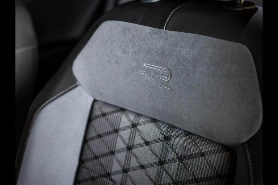 Volkswagen T-Roc 1.5 TSI R-Line Edition / 150pk / Panorama dak / Beats / Stoel en stuur verwarming /