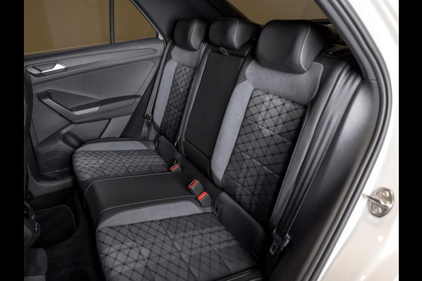 Volkswagen T-Roc 1.5 TSI R-Line Edition / 150pk / Panorama dak / Beats / Stoel en stuur verwarming /