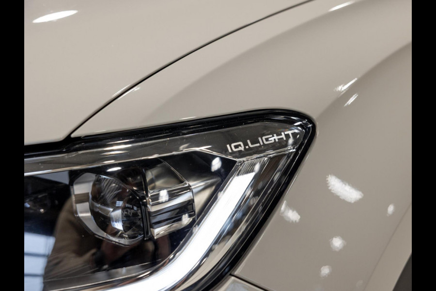 Volkswagen T-Roc 1.5 TSI R-Line Edition / 150pk / Panorama dak / Beats / Stoel en stuur verwarming /