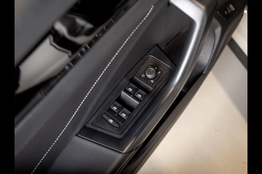 Volkswagen T-Roc 1.5 TSI R-Line Edition / 150pk / Panorama dak / Beats / Stoel en stuur verwarming /