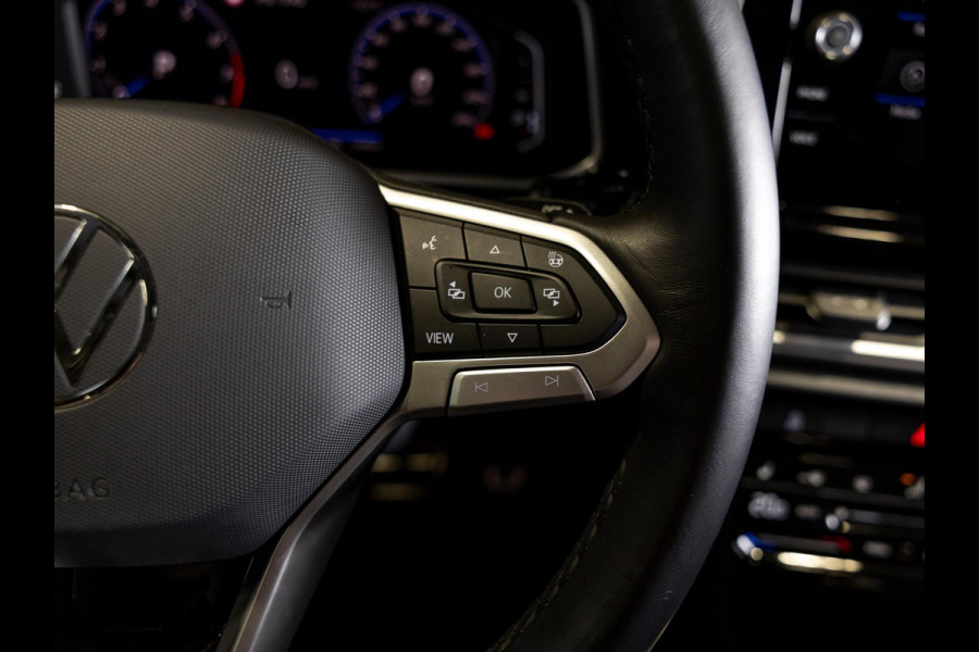 Volkswagen T-Roc 1.5 TSI R-Line Edition / 150pk / Panorama dak / Beats / Stoel en stuur verwarming /