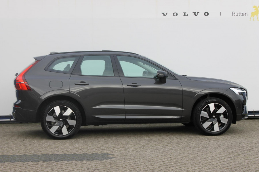 Volvo XC60 T6 350PK Automaat Plug-in hybrid AWD Ultra Dark Head-up display / Semi elektrisch wegklapbare trekhaak / Panoramisch schuif-kanteldak / Harman Kardon audio