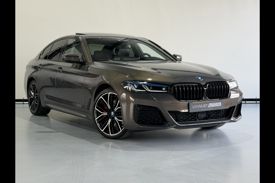 BMW 5 Serie 530e M SPORT EDITION PLUS Schuifdak / Head Up / Leder  / Laser