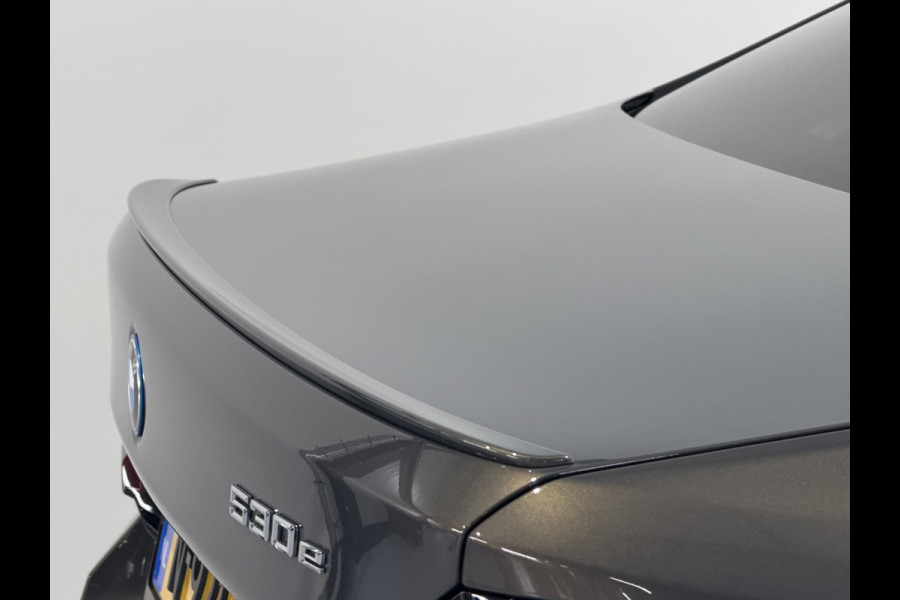 BMW 5 Serie 530e M SPORT EDITION PLUS Schuifdak / Head Up / Leder  / Laser