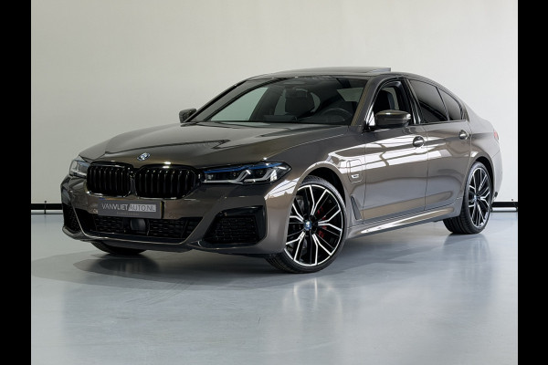 BMW 5 Serie 530e M SPORT EDITION PLUS Schuifdak / Head Up / Leder  / Laser