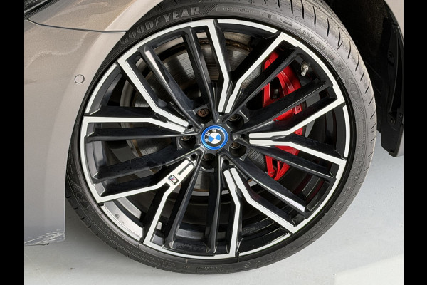 BMW 5 Serie 530e M SPORT EDITION PLUS Schuifdak / Head Up / Leder  / Laser