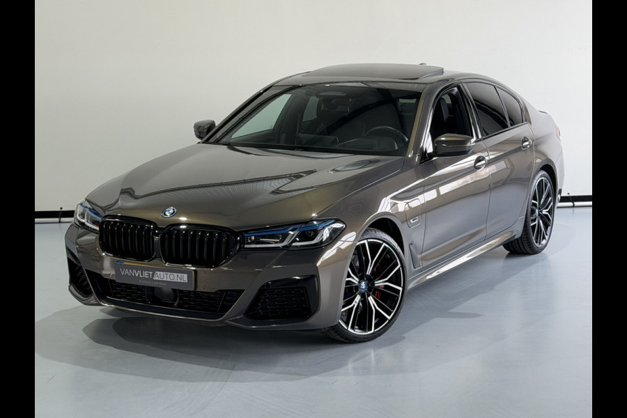 BMW 5 Serie 530e M SPORT EDITION PLUS Schuifdak / Head Up / Leder  / Laser