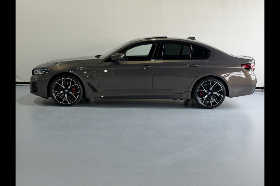 BMW 5 Serie 530e M SPORT EDITION PLUS Schuifdak / Head Up / Leder  / Laser