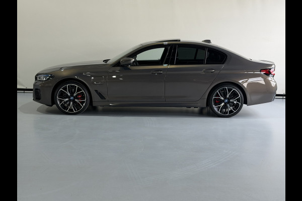BMW 5 Serie 530e M SPORT EDITION PLUS Schuifdak / Head Up / Leder  / Laser