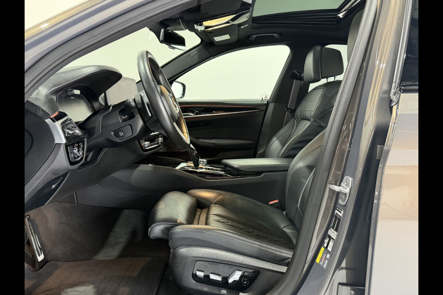 BMW 5 Serie 530e M SPORT EDITION PLUS Schuifdak / Head Up / Leder  / Laser