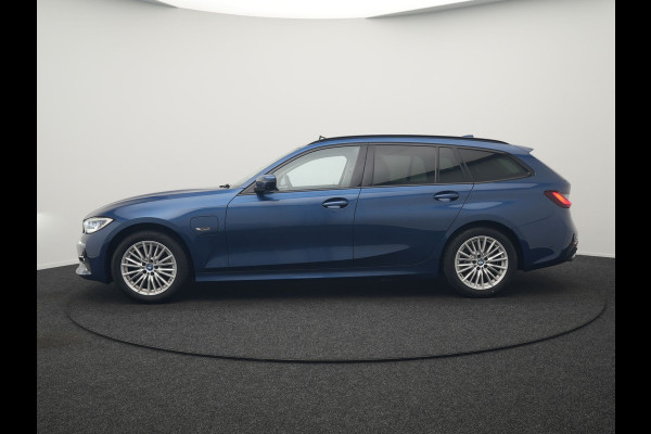 BMW 3 Serie Touring 320e Sportline Plug In Hybrid 204pk Dealer O.H PHEV | Trekhaak Af Fabriek | Panodak | Laser LED | Head Up | 360 Camera | Lederen Sportstoelen Verwarmd | Keyless | Navigatie | Blis | Virtual | DAB |