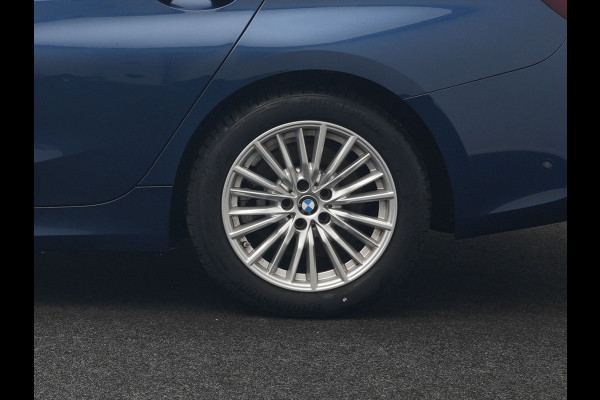 BMW 3 Serie Touring 320e Sportline Plug In Hybrid 204pk Dealer O.H PHEV | Trekhaak Af Fabriek | Panodak | Laser LED | Head Up | 360 Camera | Lederen Sportstoelen Verwarmd | Keyless | Navigatie | Blis | Virtual | DAB |