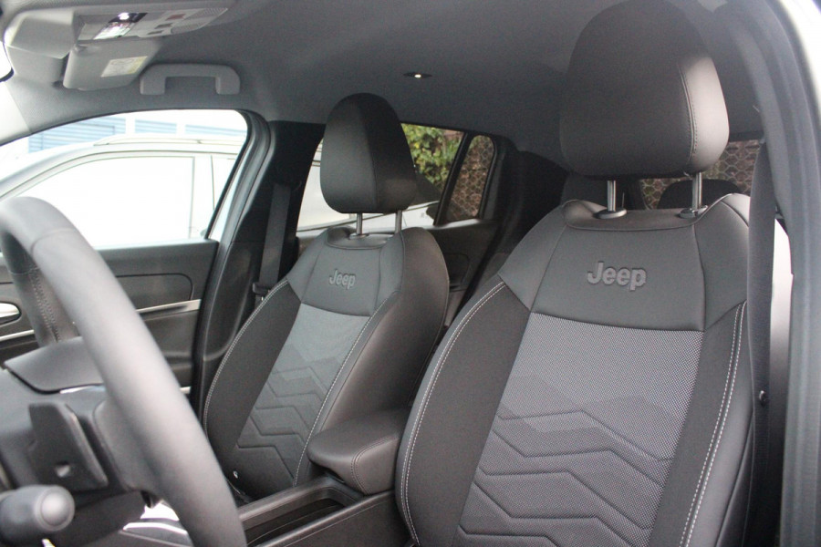 Jeep Avenger 1.2 110PK e-Hybrid SUMMIT | STOEL/VOORRUIT VERWARMING | DRAADLOZE APPLE CARPLAY/ANDROID AUTO | NAVIGATIE | ACHETRUITRIJ CAMERA | KEYLESS ENTRY/START | PARKEERSENSOREN VOOR EN ACHTER | ELEKTRISCH BEDIENBARE ACHTERKLEP | VERWARMBARE VOORRUIT/VOORSTOELEN | 18" LICHTMETALEN VELGEN | ADAPTIVE CRUISE CONTROL | DODEHOEK DETECTIE | JBL AUDIO SYSTEM |