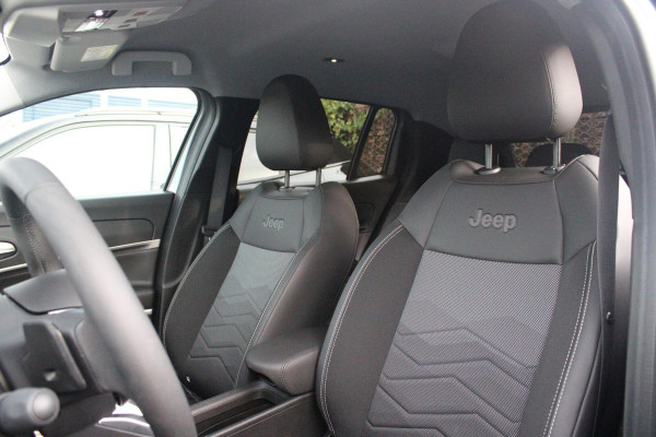 Jeep Avenger 1.2 110PK e-Hybrid SUMMIT | STOEL/VOORRUIT VERWARMING | DRAADLOZE APPLE CARPLAY/ANDROID AUTO | NAVIGATIE | ACHETRUITRIJ CAMERA | KEYLESS ENTRY/START | PARKEERSENSOREN VOOR EN ACHTER | ELEKTRISCH BEDIENBARE ACHTERKLEP | VERWARMBARE VOORRUIT/VOORSTOELEN | 18" LICHTMETALEN VELGEN | ADAPTIVE CRUISE CONTROL | DODEHOEK DETECTIE | JBL AUDIO SYSTEM |