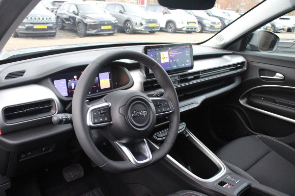 Jeep Avenger 1.2 110PK e-Hybrid SUMMIT | STOEL/VOORRUIT VERWARMING | DRAADLOZE APPLE CARPLAY/ANDROID AUTO | NAVIGATIE | ACHETRUITRIJ CAMERA | KEYLESS ENTRY/START | PARKEERSENSOREN VOOR EN ACHTER | ELEKTRISCH BEDIENBARE ACHTERKLEP | VERWARMBARE VOORRUIT/VOORSTOELEN | 18" LICHTMETALEN VELGEN | ADAPTIVE CRUISE CONTROL | DODEHOEK DETECTIE | JBL AUDIO SYSTEM |