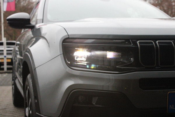 Jeep Avenger 1.2 110PK e-Hybrid SUMMIT | STOEL/VOORRUIT VERWARMING | DRAADLOZE APPLE CARPLAY/ANDROID AUTO | NAVIGATIE | ACHETRUITRIJ CAMERA | KEYLESS ENTRY/START | PARKEERSENSOREN VOOR EN ACHTER | ELEKTRISCH BEDIENBARE ACHTERKLEP | VERWARMBARE VOORRUIT/VOORSTOELEN | 18" LICHTMETALEN VELGEN | ADAPTIVE CRUISE CONTROL | DODEHOEK DETECTIE | JBL AUDIO SYSTEM |
