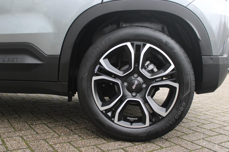 Jeep Avenger 1.2 110PK e-Hybrid SUMMIT | STOEL/VOORRUIT VERWARMING | DRAADLOZE APPLE CARPLAY/ANDROID AUTO | NAVIGATIE | ACHETRUITRIJ CAMERA | KEYLESS ENTRY/START | PARKEERSENSOREN VOOR EN ACHTER | ELEKTRISCH BEDIENBARE ACHTERKLEP | VERWARMBARE VOORRUIT/VOORSTOELEN | 18" LICHTMETALEN VELGEN | ADAPTIVE CRUISE CONTROL | DODEHOEK DETECTIE | JBL AUDIO SYSTEM |