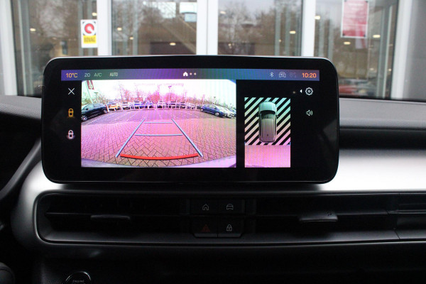 Jeep Avenger 1.2 110PK e-Hybrid SUMMIT | STOEL/VOORRUIT VERWARMING | DRAADLOZE APPLE CARPLAY/ANDROID AUTO | NAVIGATIE | ACHETRUITRIJ CAMERA | KEYLESS ENTRY/START | PARKEERSENSOREN VOOR EN ACHTER | ELEKTRISCH BEDIENBARE ACHTERKLEP | VERWARMBARE VOORRUIT/VOORSTOELEN | 18" LICHTMETALEN VELGEN | ADAPTIVE CRUISE CONTROL | DODEHOEK DETECTIE | JBL AUDIO SYSTEM |