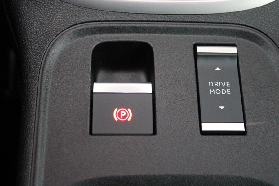 Jeep Avenger 1.2 110PK e-Hybrid SUMMIT | STOEL/VOORRUIT VERWARMING | DRAADLOZE APPLE CARPLAY/ANDROID AUTO | NAVIGATIE | ACHETRUITRIJ CAMERA | KEYLESS ENTRY/START | PARKEERSENSOREN VOOR EN ACHTER | ELEKTRISCH BEDIENBARE ACHTERKLEP | VERWARMBARE VOORRUIT/VOORSTOELEN | 18" LICHTMETALEN VELGEN | ADAPTIVE CRUISE CONTROL | DODEHOEK DETECTIE | JBL AUDIO SYSTEM |