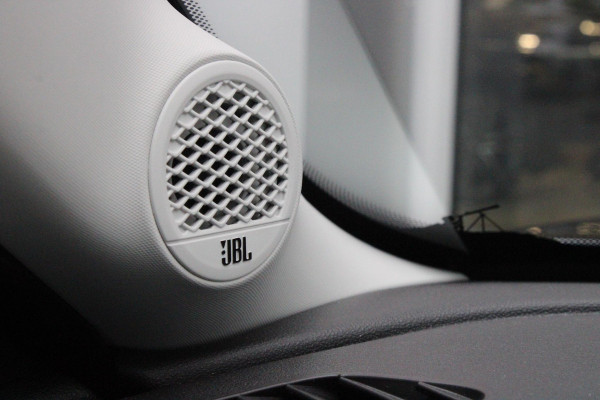 Jeep Avenger 1.2 110PK e-Hybrid SUMMIT | STOEL/VOORRUIT VERWARMING | DRAADLOZE APPLE CARPLAY/ANDROID AUTO | NAVIGATIE | ACHETRUITRIJ CAMERA | KEYLESS ENTRY/START | PARKEERSENSOREN VOOR EN ACHTER | ELEKTRISCH BEDIENBARE ACHTERKLEP | VERWARMBARE VOORRUIT/VOORSTOELEN | 18" LICHTMETALEN VELGEN | ADAPTIVE CRUISE CONTROL | DODEHOEK DETECTIE | JBL AUDIO SYSTEM |