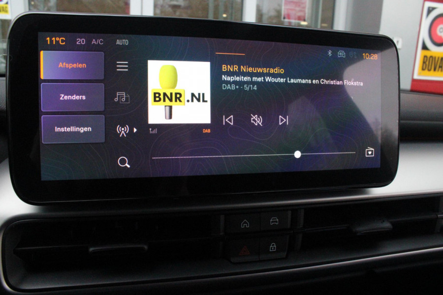 Jeep Avenger 1.2 110PK e-Hybrid SUMMIT | STOEL/VOORRUIT VERWARMING | DRAADLOZE APPLE CARPLAY/ANDROID AUTO | NAVIGATIE | ACHETRUITRIJ CAMERA | KEYLESS ENTRY/START | PARKEERSENSOREN VOOR EN ACHTER | ELEKTRISCH BEDIENBARE ACHTERKLEP | VERWARMBARE VOORRUIT/VOORSTOELEN | 18" LICHTMETALEN VELGEN | ADAPTIVE CRUISE CONTROL | DODEHOEK DETECTIE | JBL AUDIO SYSTEM |