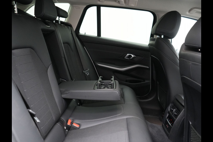 BMW 3 Serie Touring 330e Plug In Hybrid 293pk Dealer O.H PHEV | Cruise Control | Apple Carplay | Lederen Sportstoelen Verwarmd | Navigatie | Virtual | DAB |