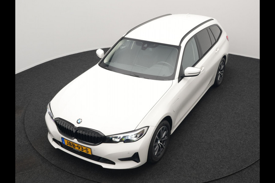 BMW 3 Serie Touring 330e Plug In Hybrid 293pk Dealer O.H PHEV | Cruise Control | Apple Carplay | Lederen Sportstoelen Verwarmd | Navigatie | Virtual | DAB |