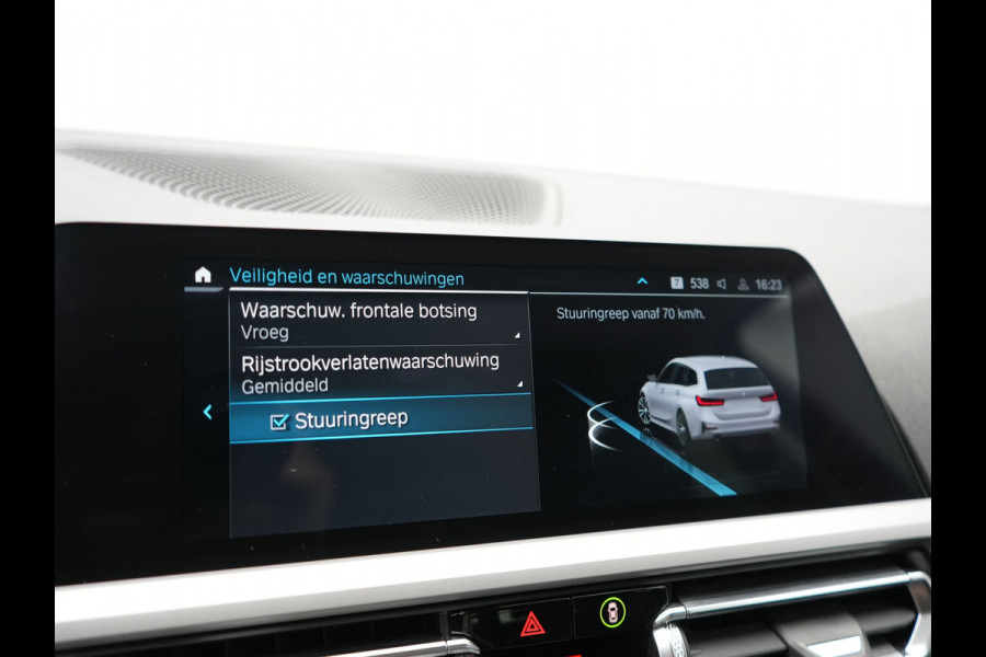 BMW 3 Serie Touring 330e Plug In Hybrid 293pk Dealer O.H PHEV | Cruise Control | Apple Carplay | Lederen Sportstoelen Verwarmd | Navigatie | Virtual | DAB |
