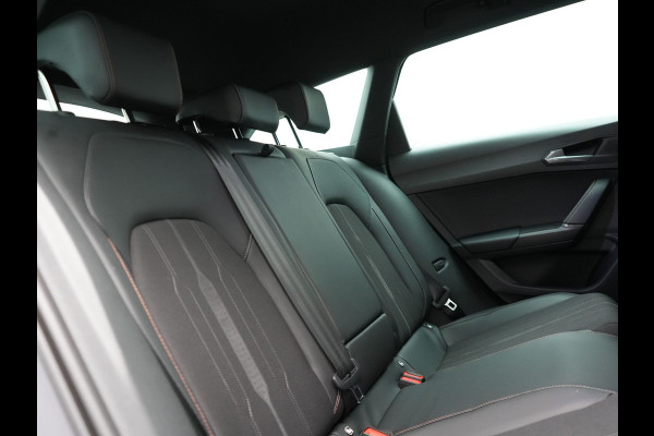 CUPRA Leon Sportstourer 1.4 e-Hybrid VZ Plug In Hybrid 245pk Dealer O.H PHEV | Keyless | Cruise Control | Lederen Sportstoelen Verwarmd | Navigatie | Virtual | Front & Lane Assist | Sportstuur Verwarmd | Sfeerverlichting | DAB | 19"L.M |