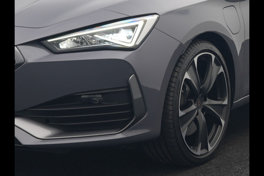CUPRA Leon Sportstourer 1.4 e-Hybrid VZ Plug In Hybrid 245pk Dealer O.H PHEV | Keyless | Cruise Control | Lederen Sportstoelen Verwarmd | Navigatie | Virtual | Front & Lane Assist | Sportstuur Verwarmd | Sfeerverlichting | DAB | 19"L.M |