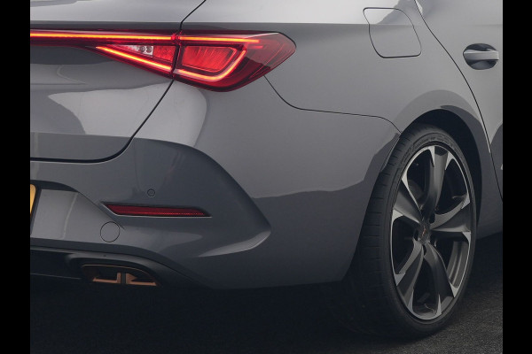 CUPRA Leon Sportstourer 1.4 e-Hybrid VZ Plug In Hybrid 245pk Dealer O.H PHEV | Keyless | Cruise Control | Lederen Sportstoelen Verwarmd | Navigatie | Virtual | Front & Lane Assist | Sportstuur Verwarmd | Sfeerverlichting | DAB | 19"L.M |